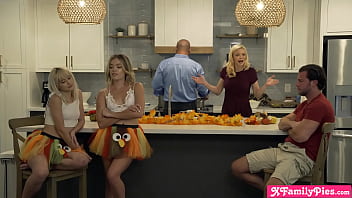 عيد الشكر الأخوات المراهقات كاتي كوش وجيسي سانت حشو