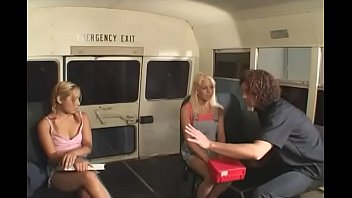 Seductive gets her pussy licked and gives oral-sex