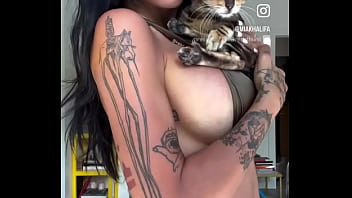 Mia Khalifa ig short