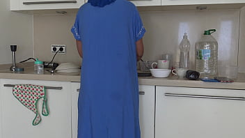 Algerische Ehefrau: Küchen-Orgie mit Lover!