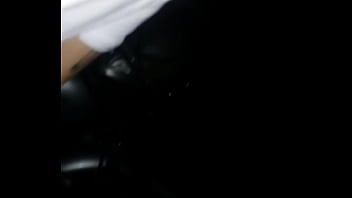 Excitée À L'épaule De Frère