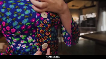 thumb coco lovelock  