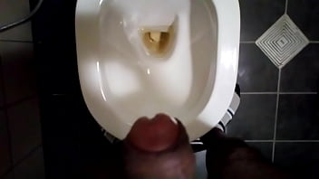 thumb peeing   