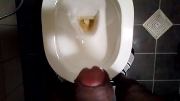 thumb peeing   