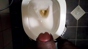 thumb peeing   