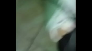 Joven arrecho con colocha caliente .en alomdras