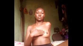 Horny Chidinma Masturbates For Her Online Boyfriend