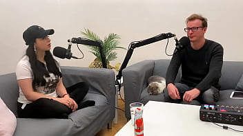 Nelly Kent: Hartes Stöhnen auf der Couch