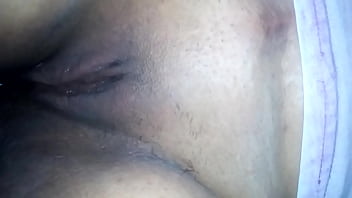 Femme Sous La Savane