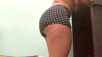 thumb pillo a mujer b  bw cambiandose de ropa uso el  de ropa uso el de ropa uso el v