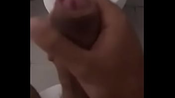 thumb ragazzo che si  masturba  