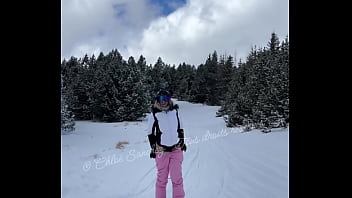 Grill&eacute_e par des skieurs ! Je ne peux pas m&rsquo_emp&ecirc_cher de montrer mon cul ...