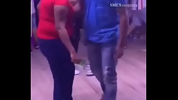 Yo motivando a Dom cuando no quiere bailar
