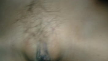 Break open the beautiful girl's vagina, white and lickable and fuck her vagina until it's wet.
