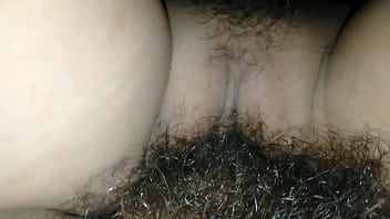 Break open the beautiful girl's vagina, white and lickable and fuck her vagina until it's wet.