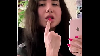 Iranian girl Heshri has a naked ass