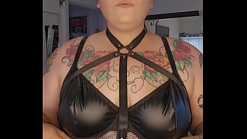 thumb who like the ne  w outfit  