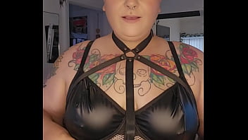 thumb who like the ne  w outfit  