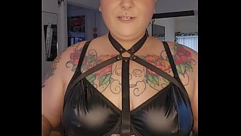 thumb who like the ne  w outfit  