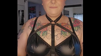 thumb who like the ne  w outfit  