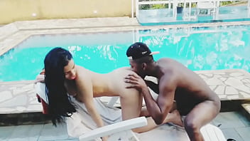 thumb fudendo to my n  iece inside the pool pool e pool pool