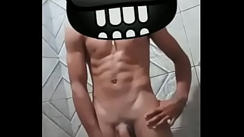 NOVINHO EXIBINDO O PAU