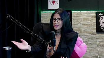 Nunca transou na mesa de sinuca, o cliente gostava de um fio terra, deu a buceta no avião, e chegou a receber 23 buquês de flores, mas... - Leticia Braga (WATCH ON: SHEER/RED)