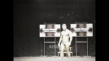 homem forte e mú_sculo exibe seus mú_sculos até_ seu orifí_cio delicioso em apresentaç_ã_o de homens fortes e musculosos suculentos aaaaaaiiinnnnnnn!!!!!! ??????