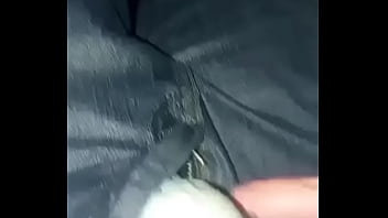 Pantalones orinados con pañal de tela y un día lleno de delicia y pajas