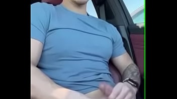 Evan Lamicella Se Masturba en Un Lugar Publico