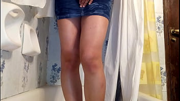 Te gustan mis pies y piernas con pis? mmm yo creo que si ja