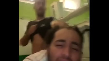 Mhdi nik rafik khba f salle de bain