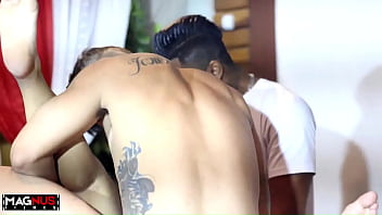 Dois Pau na buceta da novinha