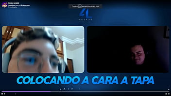 Gordão do Zona Leste Roleplay assanhado mostrando os seus lindo peitos em sua transmissão!