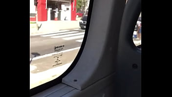 En Frappe Un Dans Le Bus