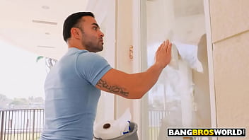 thumb window cleaner  gives violet myers a good dick ers a good dick ers a good dicki