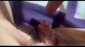 thumb huge clitoris r  ubbing and jerking orgasm ing king orgasm ing orgasm