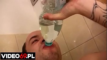 Polskie porno - Złoty deszcz pod prysznicem