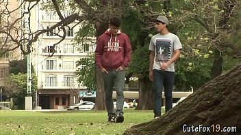 2 jovenes calientes