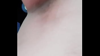 cover video mostrando as ax  ilas e os peitinhos nhos inhos nhos
