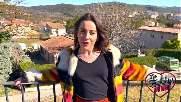 Manéa, perverse de 21ans, adore le cul