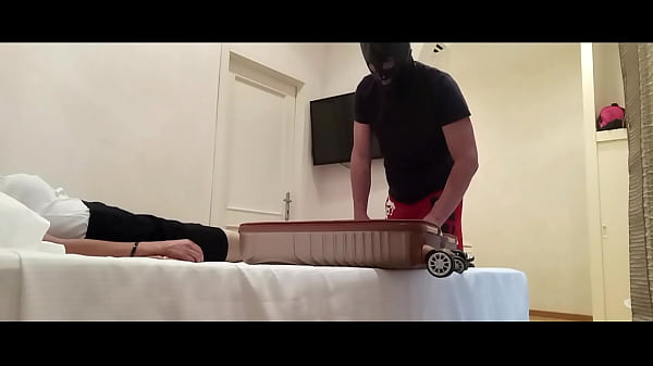 Prévia - MILF de meia e salto, amarrada e fodida