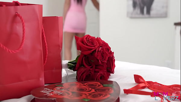 Stepmom Alexa Payne Wants Creampie S4-E2