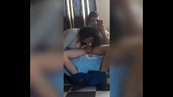 Mi Vecina le encanta jugar con mi Pene, Lo Pajea y Mama hasta no poder más