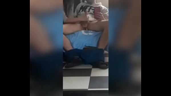 Mi Vecina le encanta jugar con mi Pene, Lo Pajea y Mama hasta no poder más