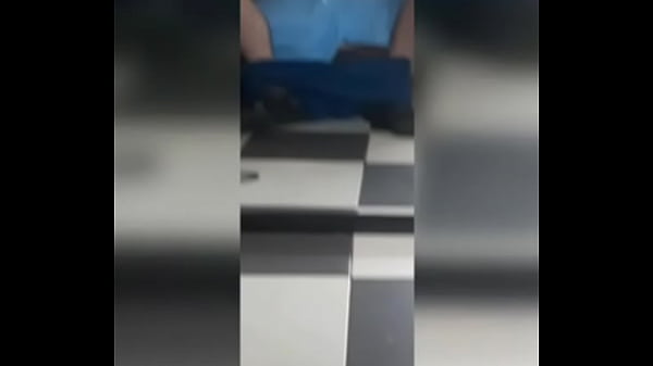 Mi Vecina le encanta jugar con mi Pene, Lo Pajea y Mama hasta no poder más