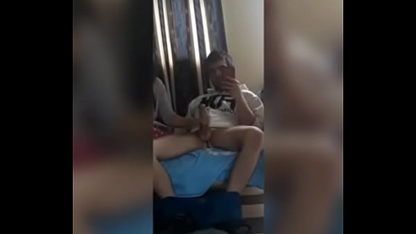 Mi Vecina le encanta jugar con mi Pene, Lo Pajea y Mama hasta no poder más