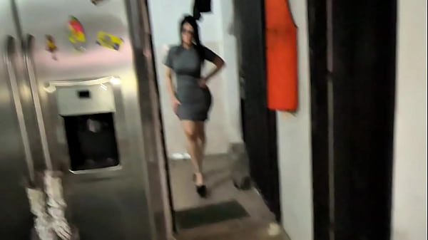 Minha jovem e linda prima chega e já sabe o que tem que fazer