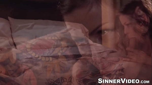 Tetovált férfi durva szexben nagy cicikkel