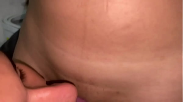 COLEGIALA CALIENTE LLAMA A SU COMPAÑERO DE CLASE PARA TENER SEXO CON EL MIENTRAS NO HAY NADIE